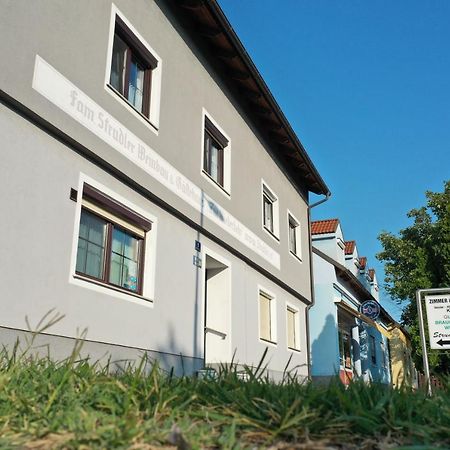 Gaestehaus Und Weinbau Zur Wiederkehr Strudler Podersdorf am See Exterior foto
