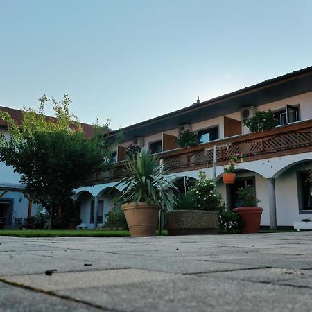 Gaestehaus Und Weinbau Zur Wiederkehr Strudler Podersdorf am See Exterior foto