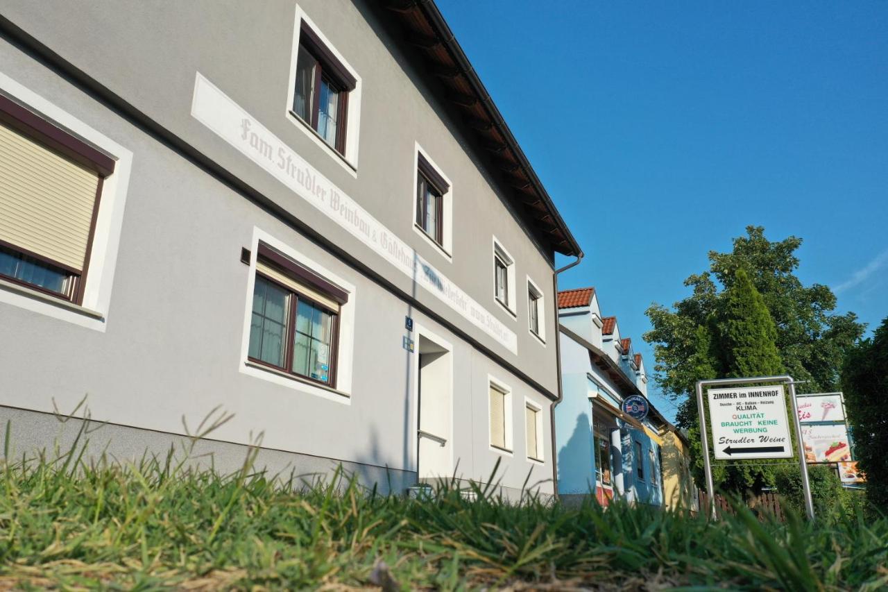 Gaestehaus Und Weinbau Zur Wiederkehr Strudler Podersdorf am See Exterior foto