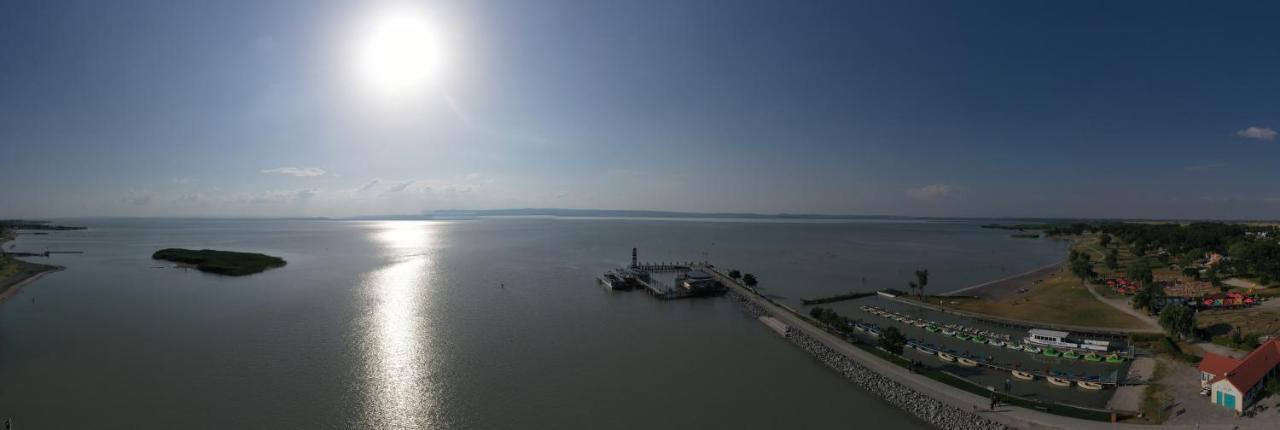 Gaestehaus Und Weinbau Zur Wiederkehr Strudler Podersdorf am See Exterior foto