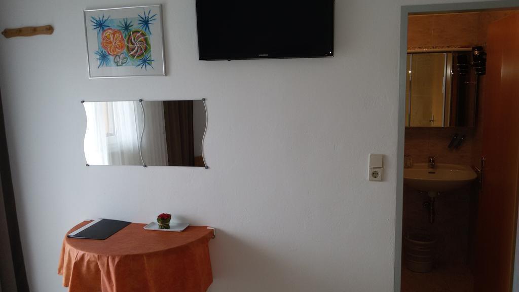 Gaestehaus Und Weinbau Zur Wiederkehr Strudler Podersdorf am See Habitación foto