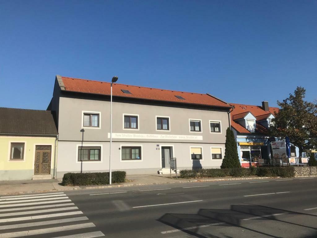 Gaestehaus Und Weinbau Zur Wiederkehr Strudler Podersdorf am See Exterior foto